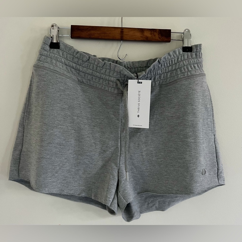 Thrive Society lounge light gray shorts